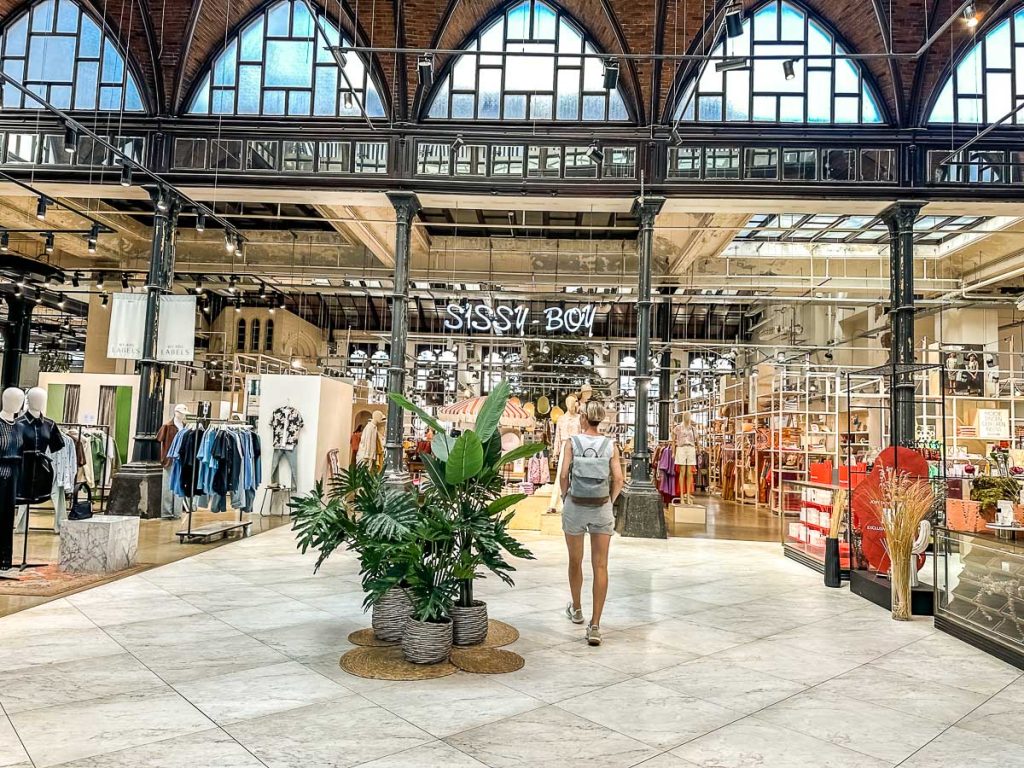 Shopping bei De Post (Ehe­ma­li­ges Post­ge­bäu­de) 