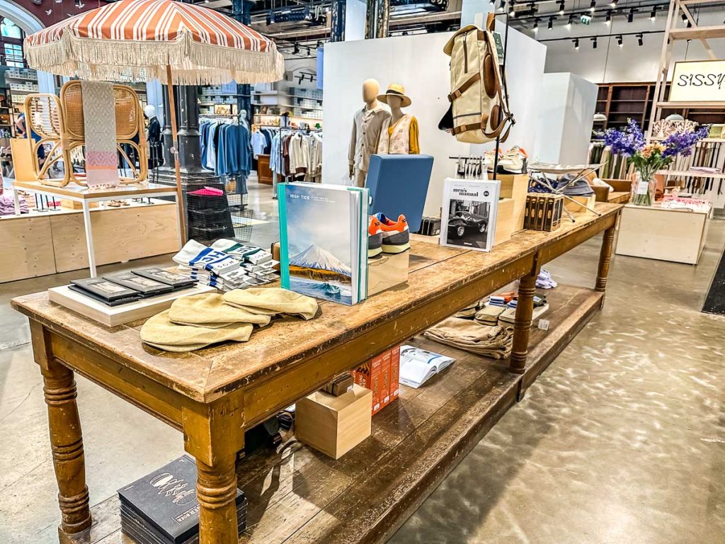 Shopping bei De Post (Ehe­ma­li­ges Post­ge­bäu­de) 