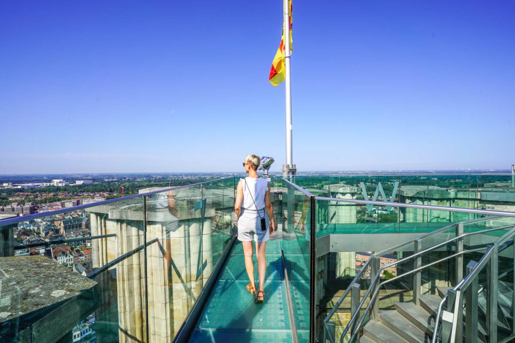 Skywalk auf dem Sint Romboutstoren in Mechelen