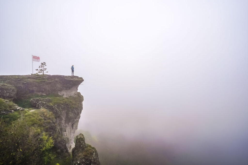 Der Staffelberg im Nebel 