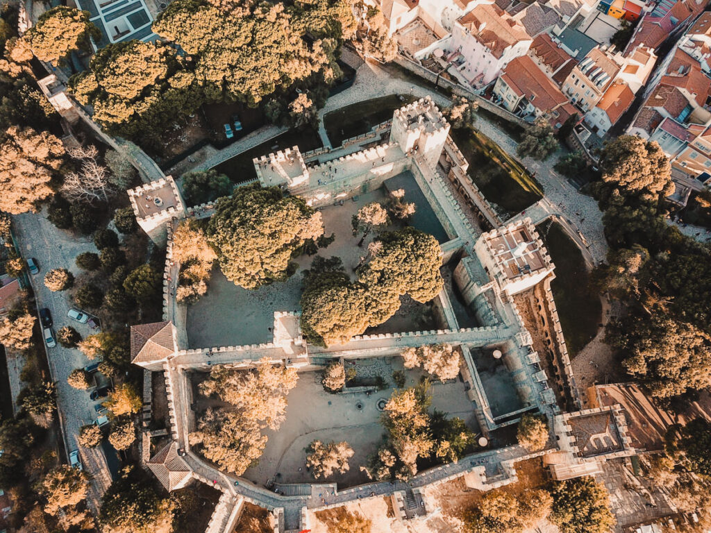 Das Castelo de São Jorge, die Burg in Lissabon von oben
