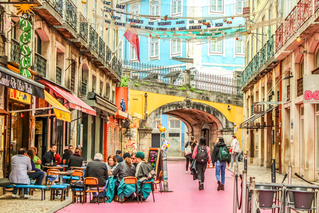 Die Pink Street in Lissabon – unser Tipp für Lissabons Nachtleben.
