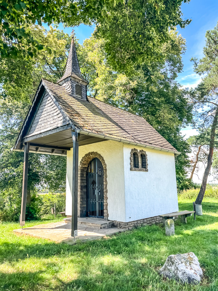 Radtouren Eifel – das hübsche Kapellchen in Buschhoven