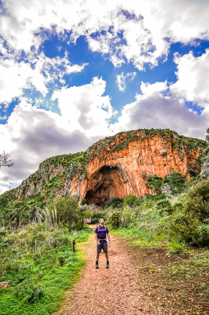 Riserva Naturale Orientata dello Zingaro, Grotta dell'Uzzo
