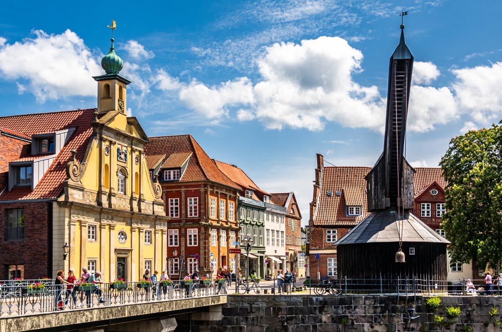 Historischer Kran im Stadtzentrum von Lüneburg