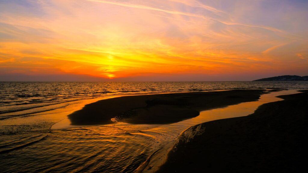 Montenegro Rundreise: Sonnenuntergang Velika Beach