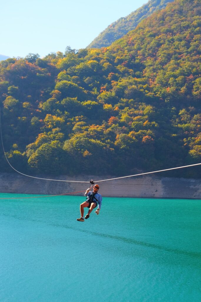 Montenegro Roadtrip: Ziplining über den Piva See