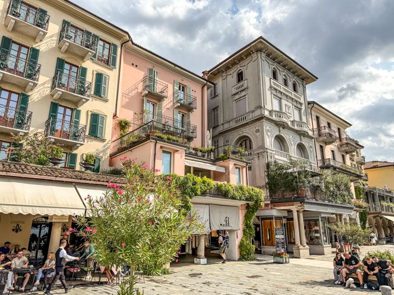 Wunderschöne Villen an der Promenade von Bellagio