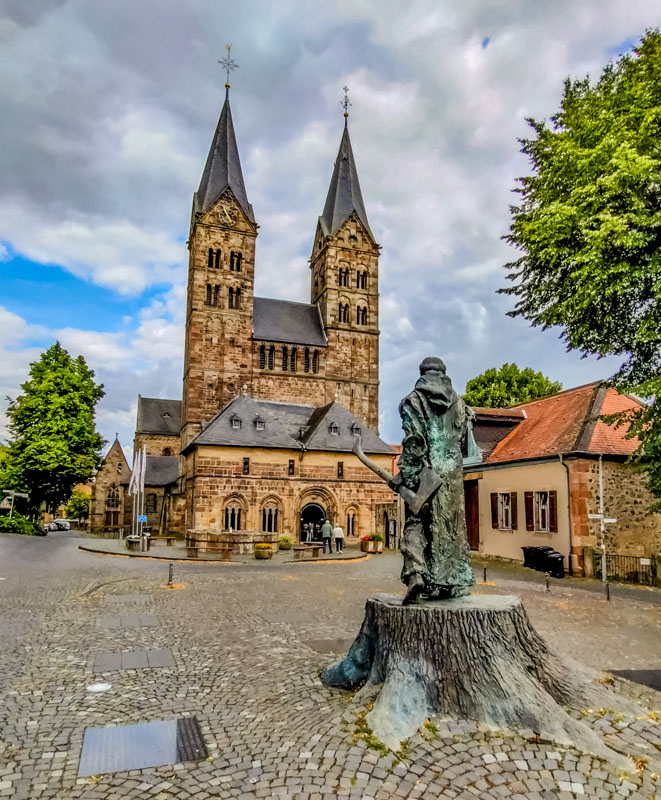 Der Sankt Petri Dom in Fritzlar bei Tag 
