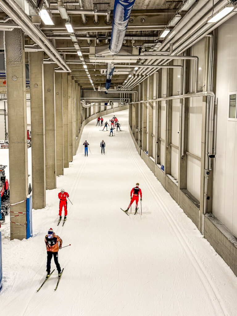 Langlaufhalle Oberhof – ganz schön viel Betrieb