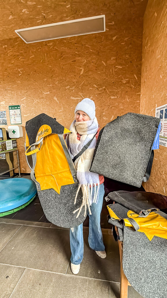 Fertig zum Rutschen auf Noahs Segel 