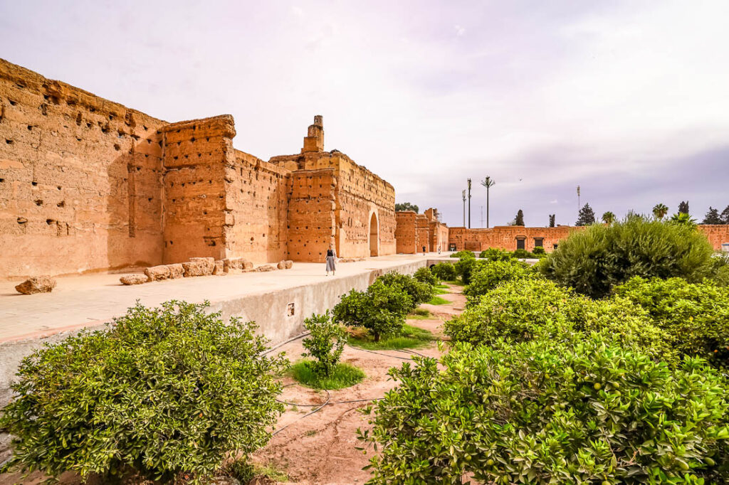 Der weitläufige Innenhof des El Badi Palast in Marrakesch