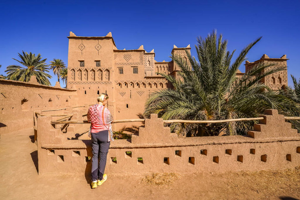 Kasbah Amridil bei strahlend blauem Himmel