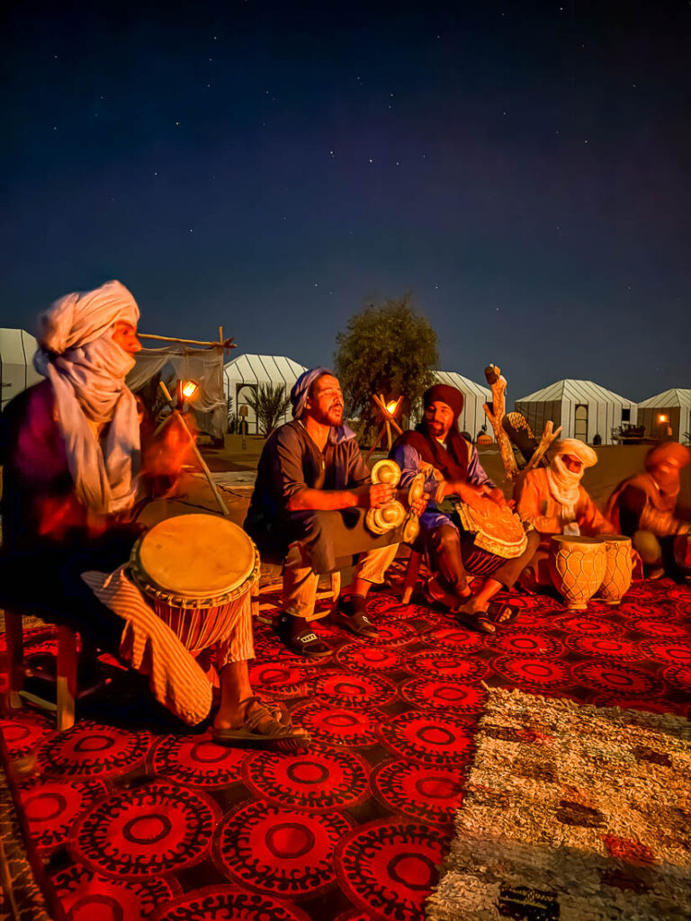 Musikalischer Ausklang unter dem Sternenhimmel der Sahara