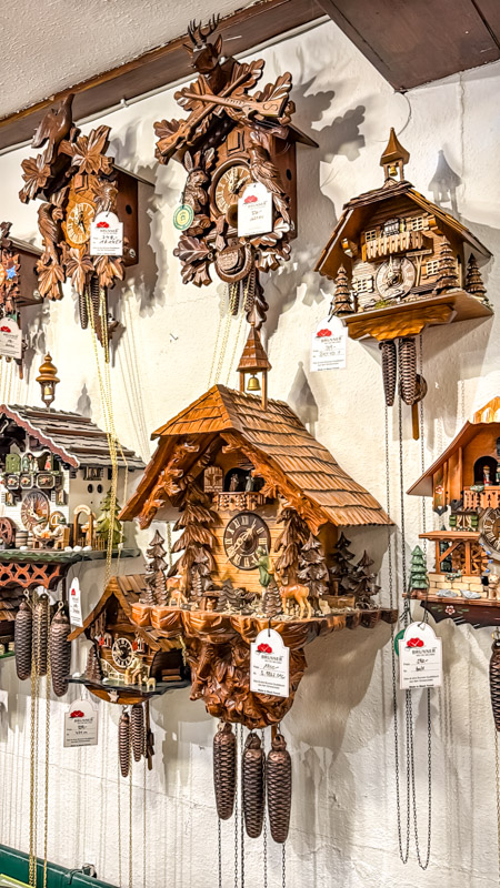 Traditionsreiche Souvenirs aus dem Schwarzwald gibt's auch in Titisee