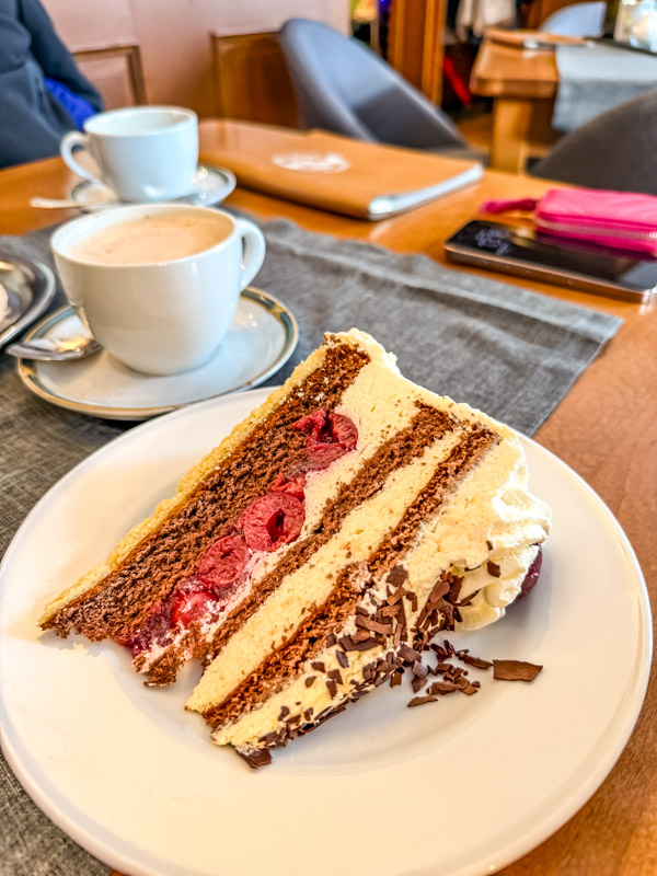 Schwarzwälderkirsch Torte in St. Blasien